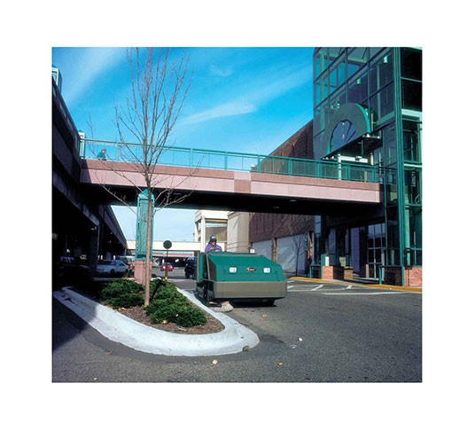 800 Spazzatrice industriale uomo a bordo alt 4